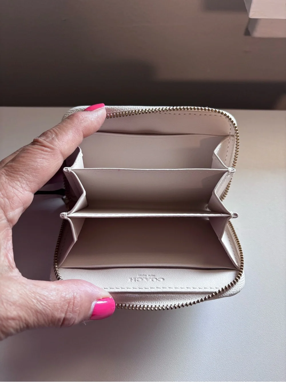 Essential Small Zip Around Card Case With Pillow Quilting
